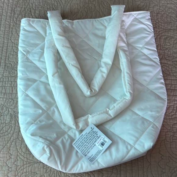 NEW🤍YANKEE CANDLE Tote Bag Purse White Quilted - Picture 1 of 7
